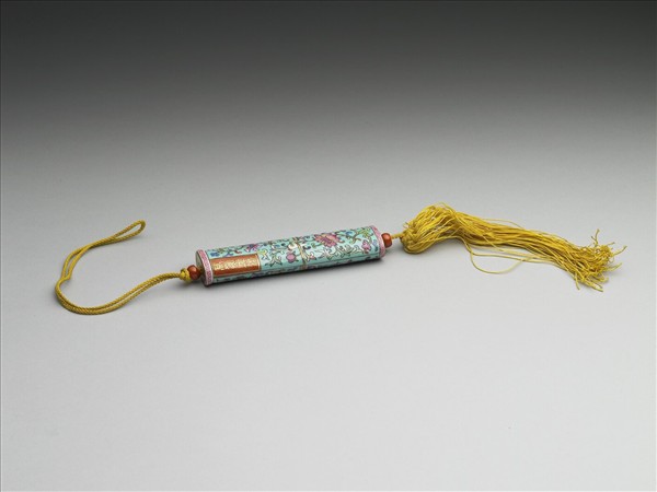 粉彩湖綠地纏枝花卉紋牙籤筒