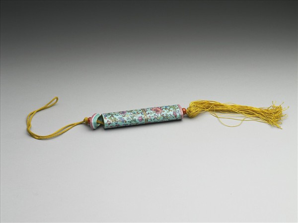 粉彩湖綠地纏枝花卉紋牙籤筒