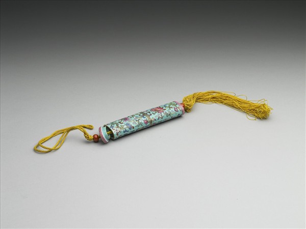 粉彩湖綠地纏枝花卉紋牙籤筒