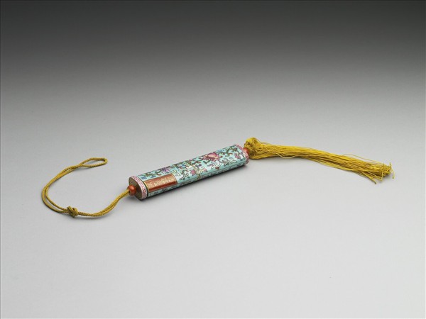 粉彩湖綠地纏枝花卉紋牙籤筒