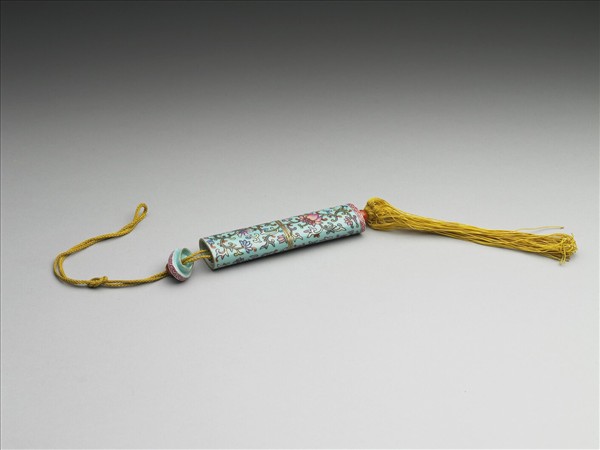 粉彩湖綠地纏枝花卉紋牙籤筒