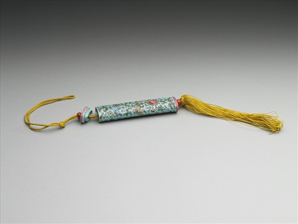 粉彩湖綠地纏枝花卉紋牙籤筒