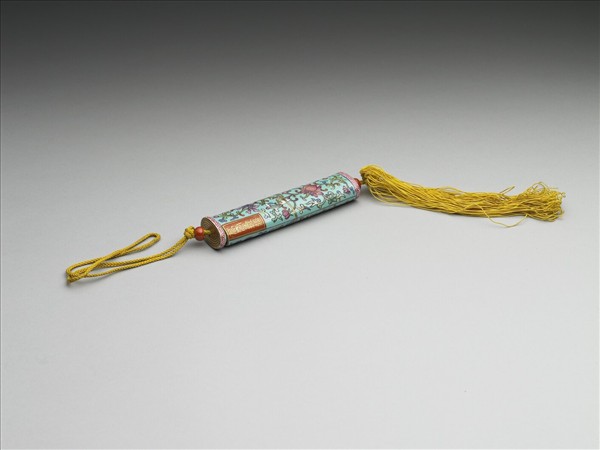 粉彩湖綠地纏枝花卉紋牙籤筒
