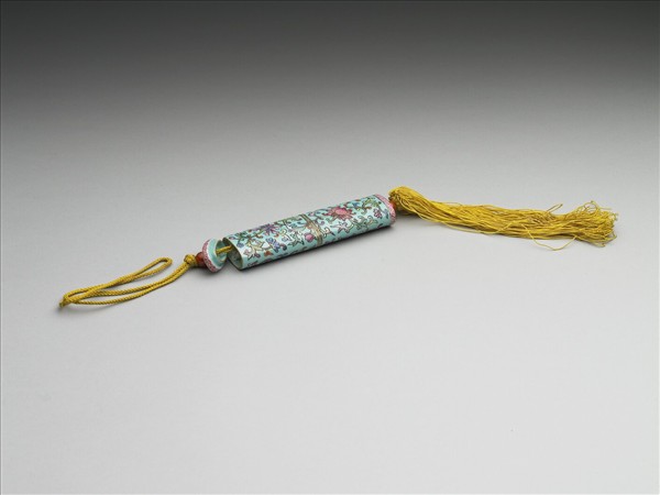 粉彩湖綠地纏枝花卉紋牙籤筒