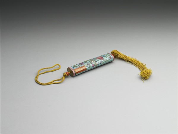 粉彩湖綠地纏枝花卉紋牙籤筒