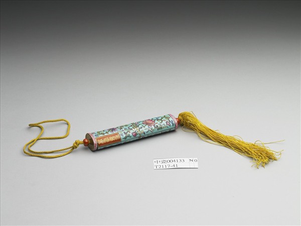 粉彩湖綠地纏枝花卉紋牙籤筒