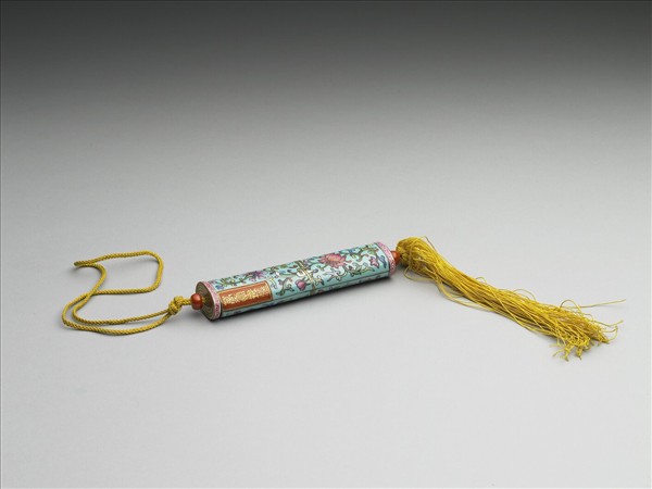 粉彩湖綠地纏枝花卉紋牙籤筒