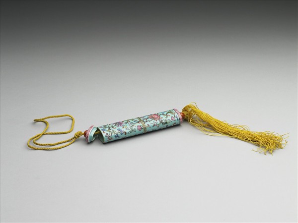 粉彩湖綠地纏枝花卉紋牙籤筒