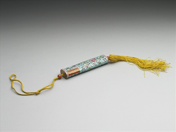 粉彩湖綠地纏枝花卉紋牙籤筒