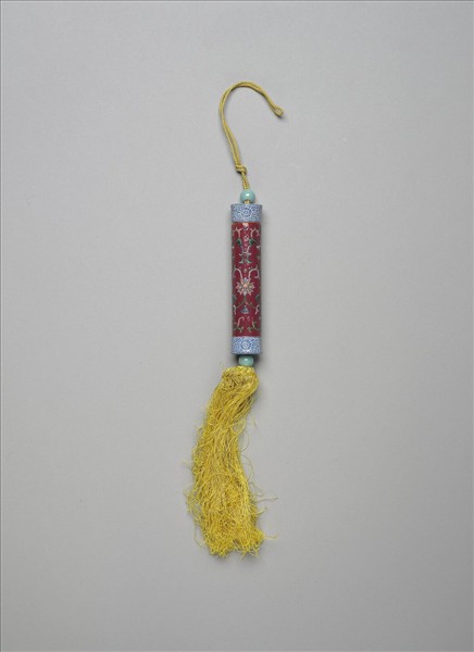 粉彩紅地番蓮紋牙籤筒