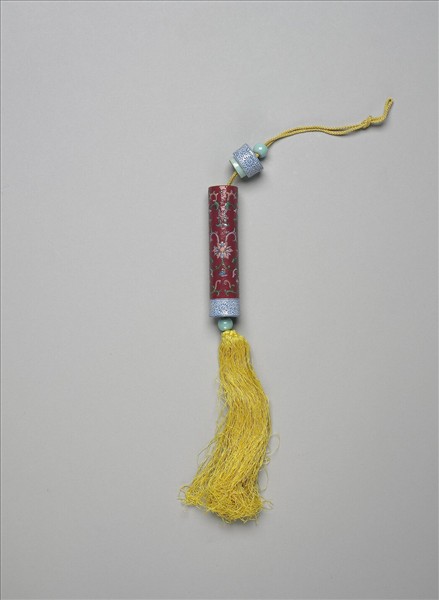 粉彩紅地番蓮紋牙籤筒