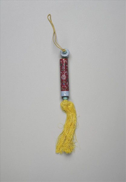 粉彩紅地番蓮紋牙籤筒