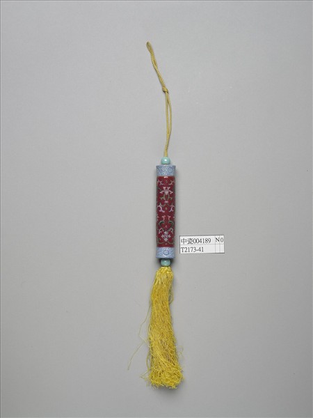 粉彩紅地番蓮紋牙籤筒