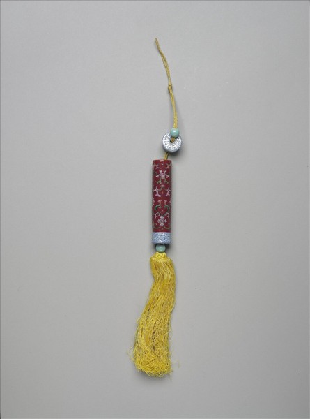 粉彩紅地番蓮紋牙籤筒