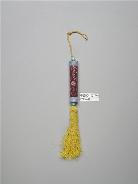 粉彩紅地番蓮紋牙籤筒