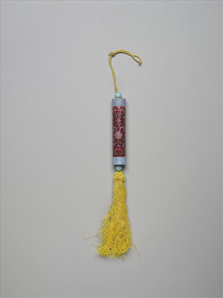 粉彩紅地番蓮紋牙籤筒