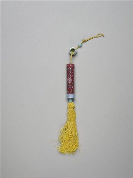 粉彩紅地番蓮紋牙籤筒