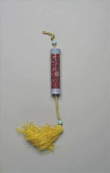 粉彩紅地番蓮紋牙籤筒