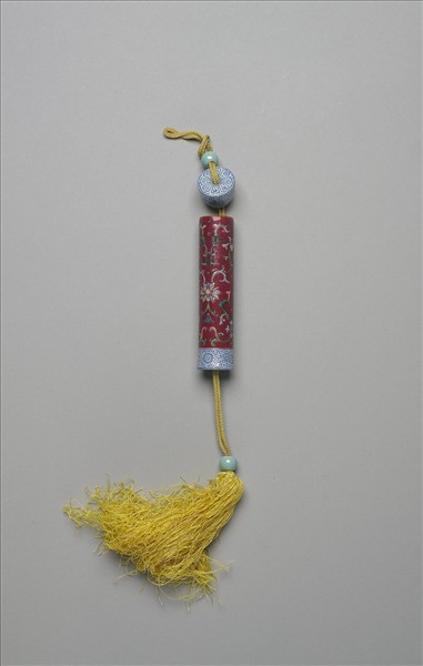 粉彩紅地番蓮紋牙籤筒