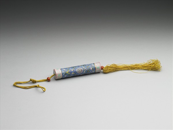 粉彩藍地番蓮紋牙籤筒