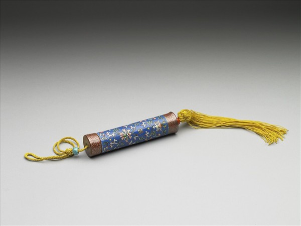 粉彩藍地番蓮紋牙籤筒