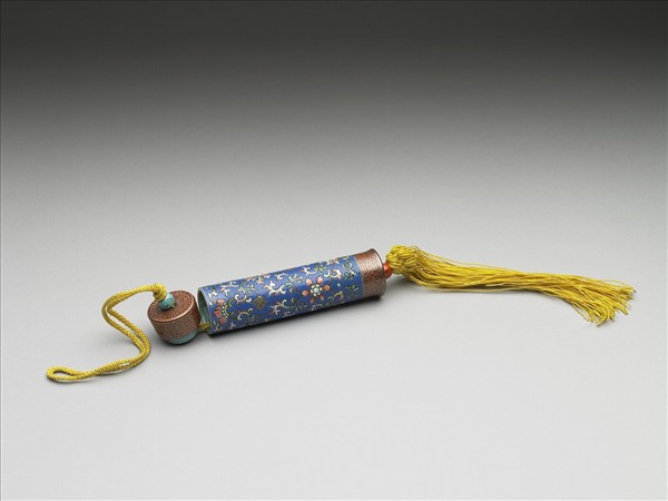 粉彩藍地番蓮紋牙籤筒