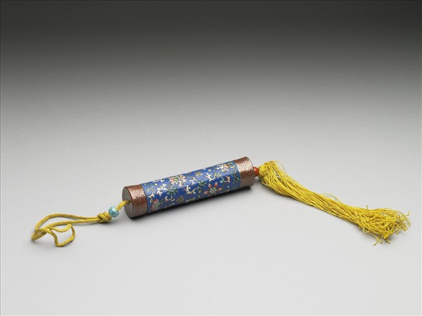 粉彩藍地番蓮紋牙籤筒