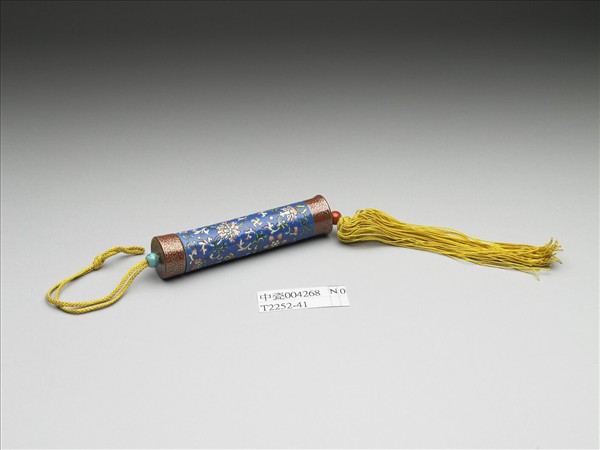粉彩藍地番蓮紋牙籤筒