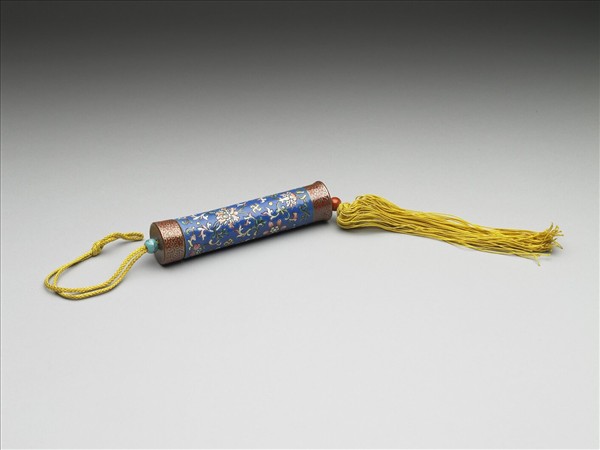 粉彩藍地番蓮紋牙籤筒