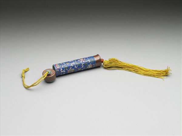 粉彩藍地番蓮紋牙籤筒