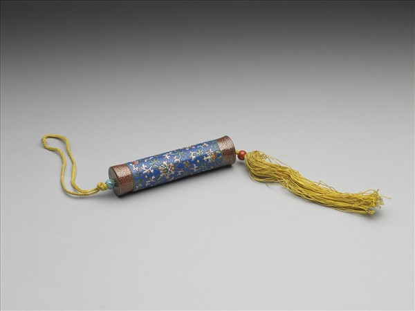 粉彩藍地番蓮紋牙籤筒