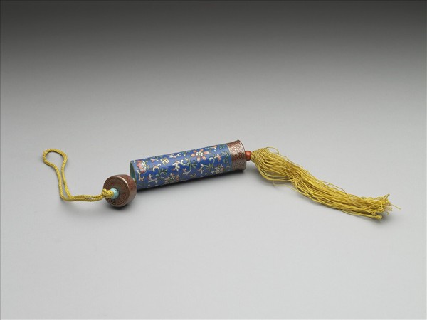 粉彩藍地番蓮紋牙籤筒