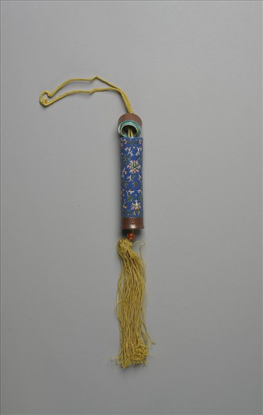 粉彩藍地番蓮紋牙籤筒