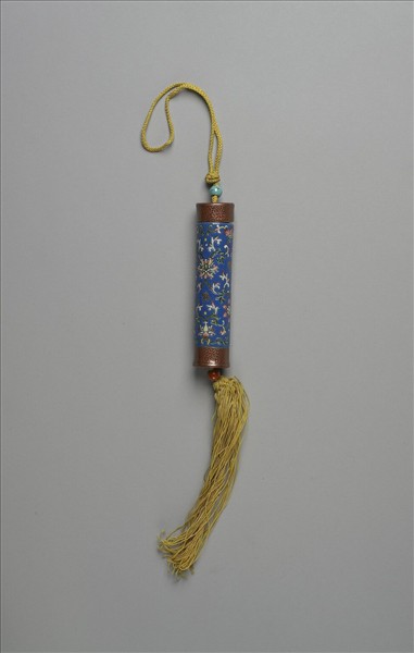 粉彩藍地番蓮紋牙籤筒