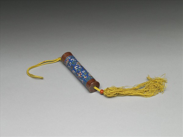 粉彩藍地番蓮紋牙籤筒