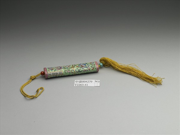 粉彩綠地番蓮紋牙籤筒