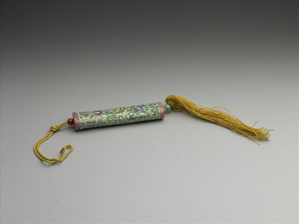 粉彩綠地番蓮紋牙籤筒