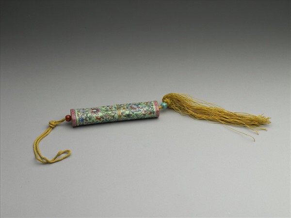 粉彩綠地番蓮紋牙籤筒