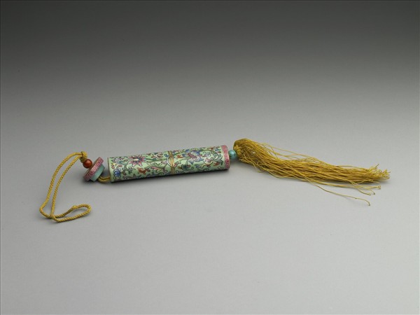 粉彩綠地番蓮紋牙籤筒