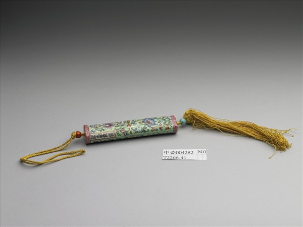 粉彩綠地番蓮紋牙籤筒