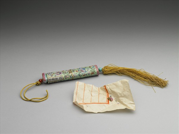 粉彩綠地番蓮紋牙籤筒