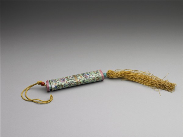 粉彩綠地番蓮紋牙籤筒