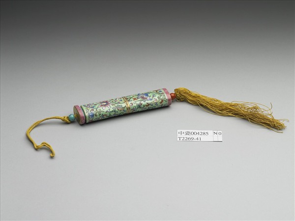 粉彩綠地番蓮紋牙籤筒