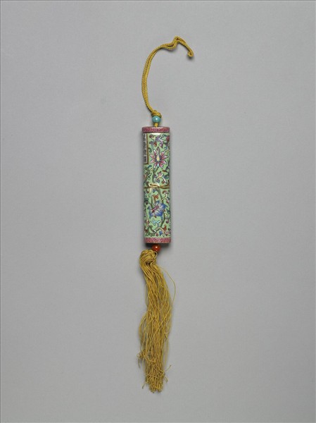 粉彩綠地番蓮紋牙籤筒