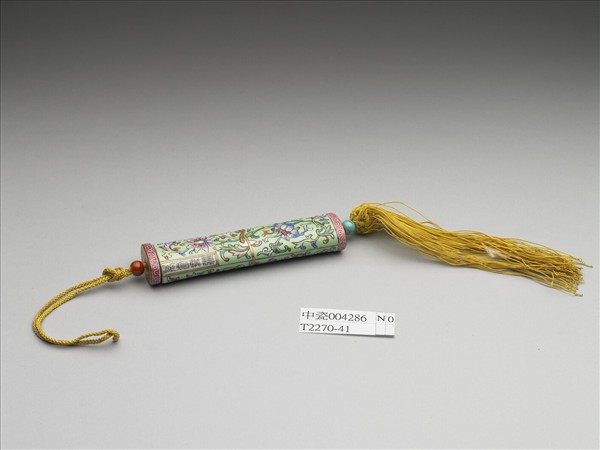 粉彩綠地番蓮紋牙籤筒