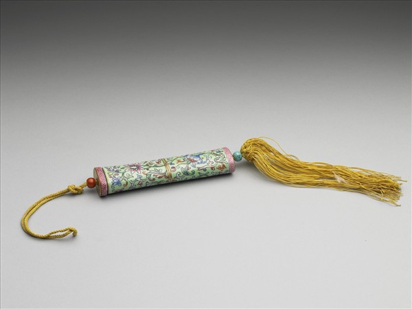 粉彩綠地番蓮紋牙籤筒