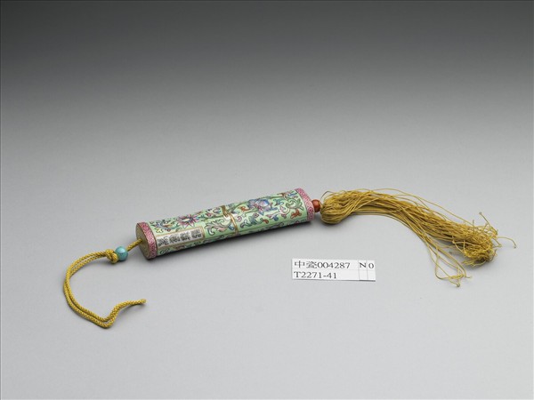 粉彩綠地番蓮紋牙籤筒