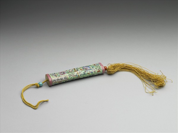 粉彩綠地番蓮紋牙籤筒