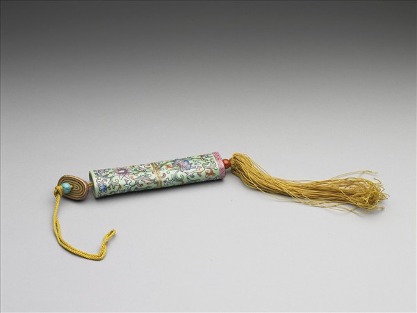 粉彩綠地番蓮紋牙籤筒