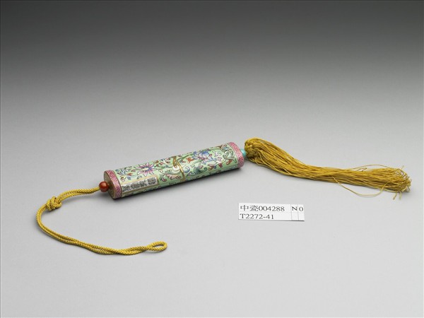 粉彩綠地番蓮紋牙籤筒